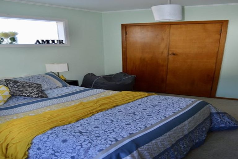 Photo of property in 2a Rangiuru Road, Mahina Bay, Lower Hutt, 5013