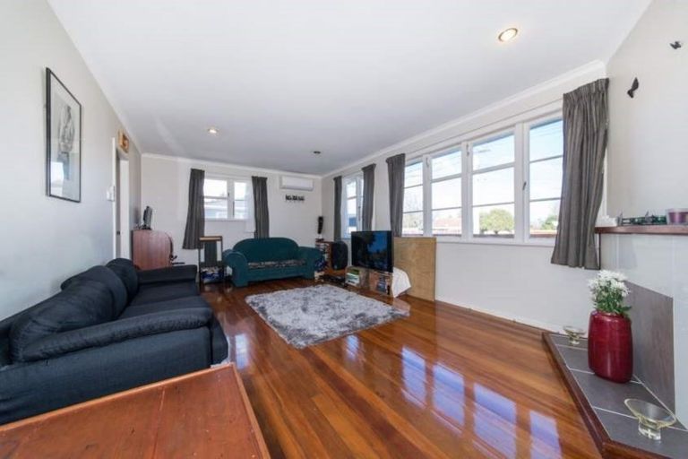 Photo of property in 719 Te Atatu Road, Te Atatu Peninsula, Auckland, 0610