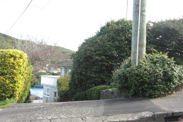 Photo of property in 16 Versailles Street, Karori, Wellington, 6012