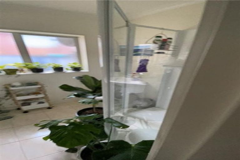 Photo of property in 12 Malin Place, Pinehill, Auckland, 0632