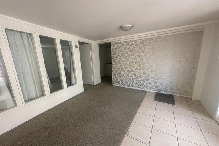 Photo of property in 8 Celsmere Lane, Te Atatu Peninsula, Auckland, 0610