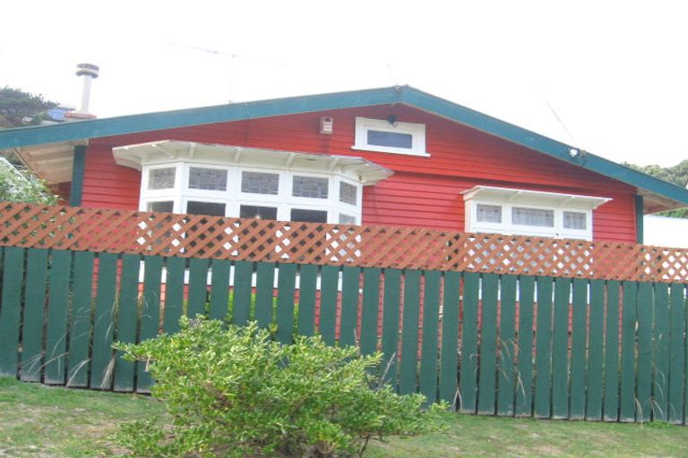 Photo of property in 26 Happy Valley Road, Owhiro Bay, Wellington, 6023
