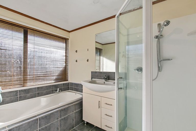 Photo of property in 3 Mirrabooka Avenue, Botany Downs, Auckland, 2010