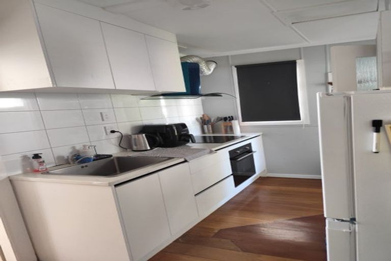 Photo of property in 20 The Esplanade, Eastern Beach, Auckland, 2012