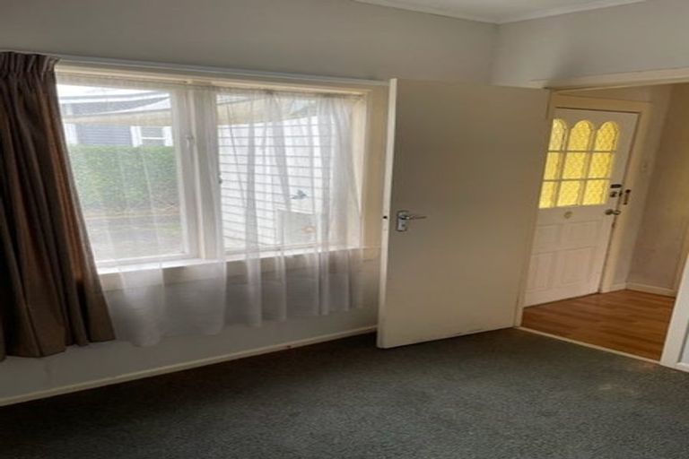 Photo of property in 2/22 Amaru Road, One Tree Hill, Auckland, 1061