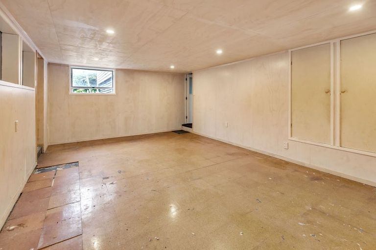Photo of property in 2/16 Hillcrest Avenue, Hillcrest, Auckland, 0627