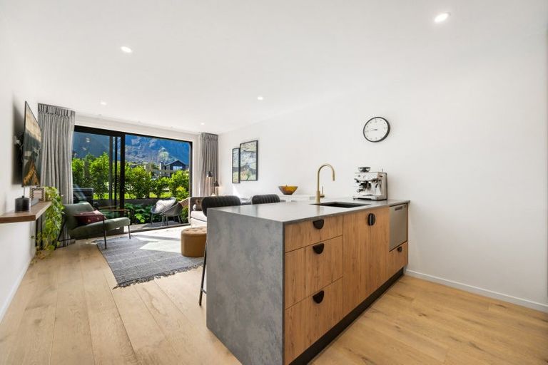Photo of property in 41 Ryan Loop, Jacks Point, 9371