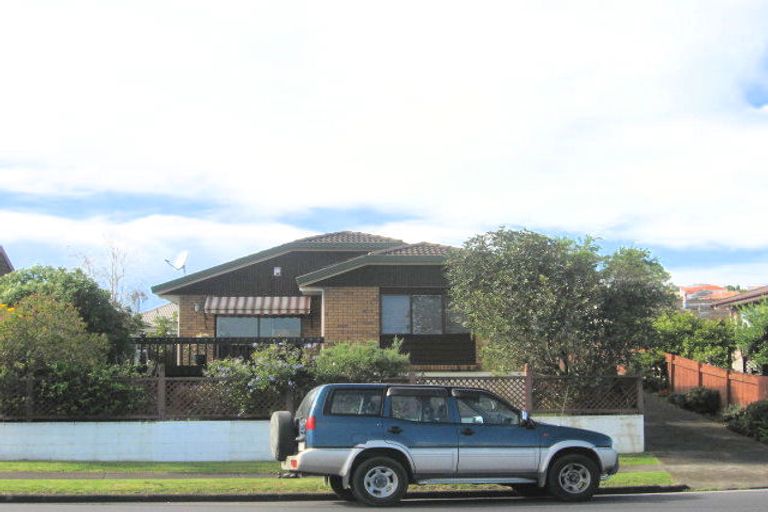 Photo of property in 2/62 Aviemore Drive, Highland Park, Auckland, 2010