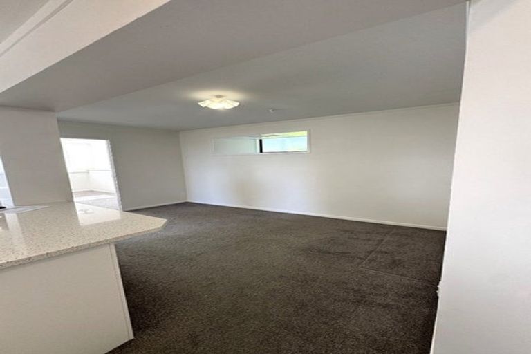 Photo of property in 20 Pahi Place, West Harbour, Auckland, 0618