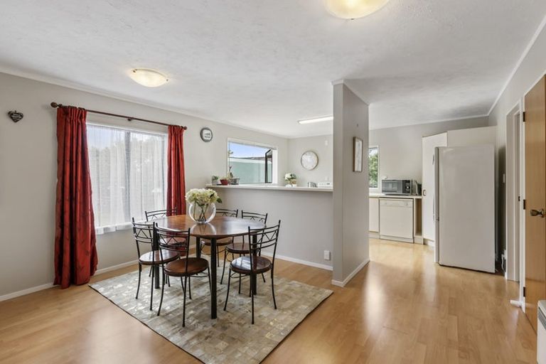 Photo of property in 8 Coubray Place, Botany Downs, Auckland, 2010