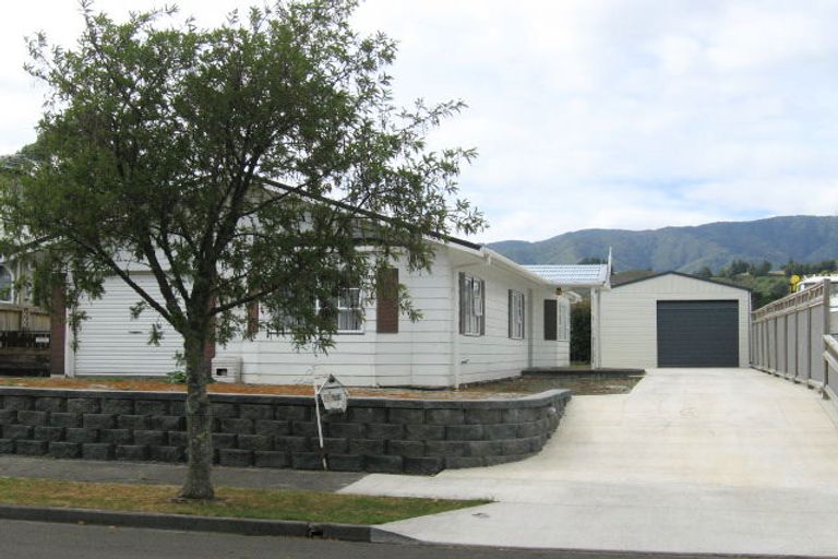 Photo of property in 50 Brightwater Crescent, Totara Park, Upper Hutt, 5018