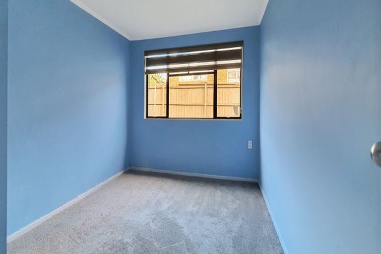 Photo of property in 28 Middlemore Crescent, Papatoetoe, Auckland, 2025