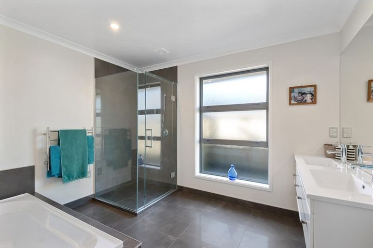 Photo of property in 32 Parklea Avenue, Halswell, Christchurch, 8025