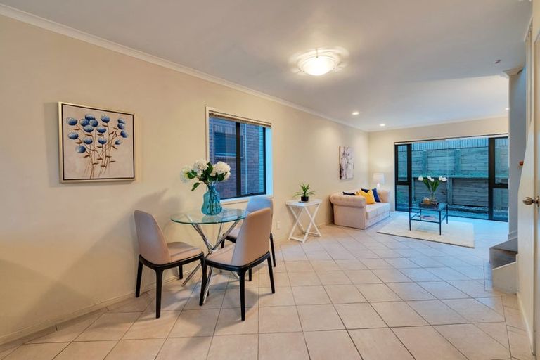 Photo of property in 11 Barnea Circle, Glen Eden, Auckland, 0602