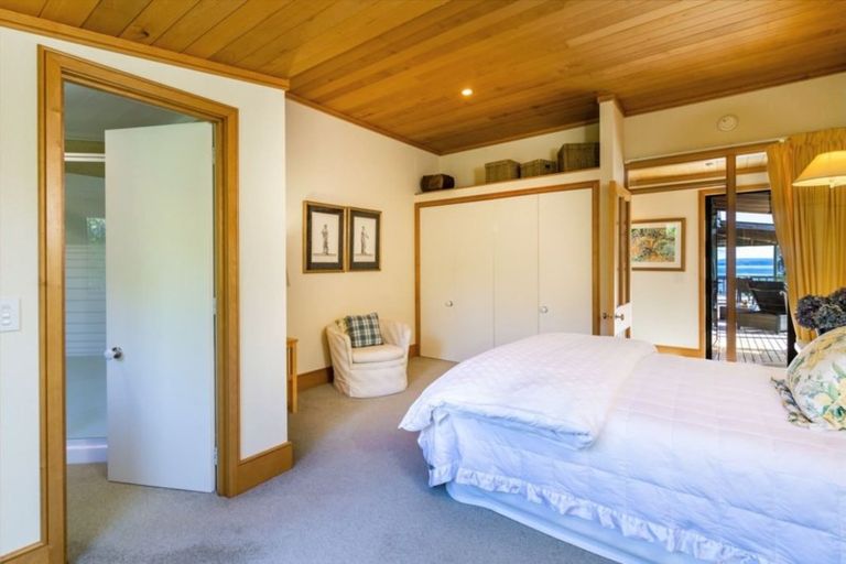 Photo of property in 18 Whakamoenga Point, Acacia Bay, Taupo, 3385