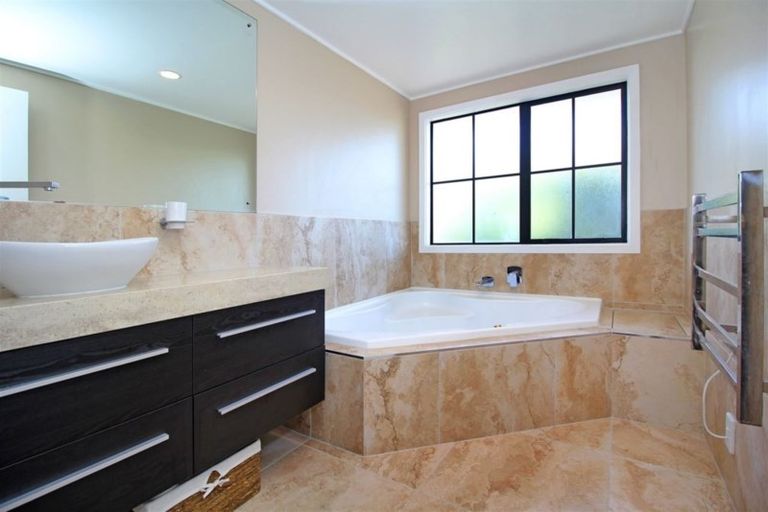 Photo of property in 204 Whitford Road, Shamrock Park, Auckland, 2016