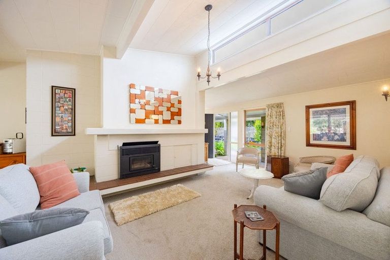 Photo of property in 72 Puketapu Road, Taradale, Napier, 4112