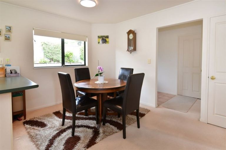 Photo of property in 2/12 Sundown Avenue, Manly, Whangaparaoa, 0930