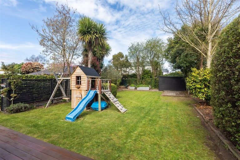 Photo of property in 215 Springfield Road, St Albans, Christchurch, 8014
