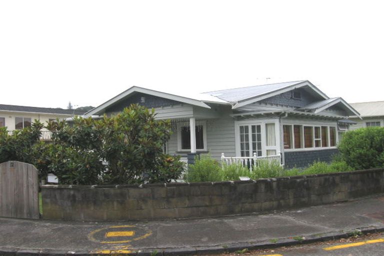 Photo of property in 12 Sylvan Avenue East, Northcote, Auckland, 0627