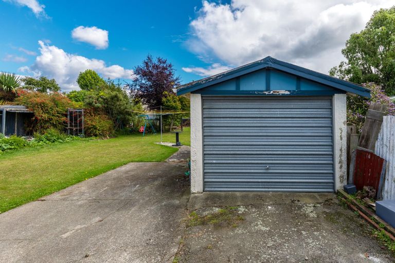 Photo of property in 70 Rhodes Street, Waimate, 7924
