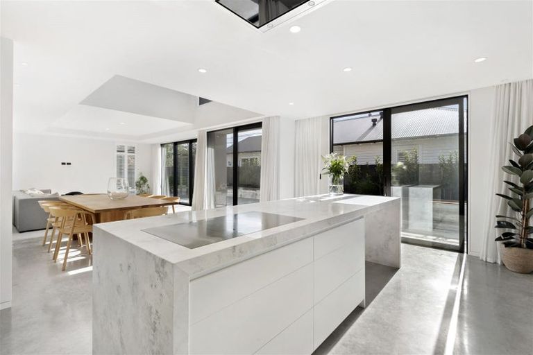 Photo of property in 114a Paparoa Street, Papanui, Christchurch, 8053