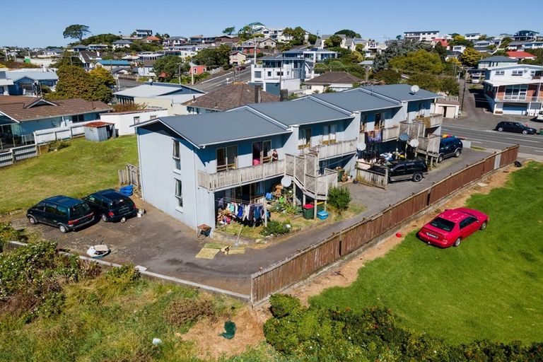 Photo of property in 38 Breakwater Road, Moturoa, New Plymouth, 4310
