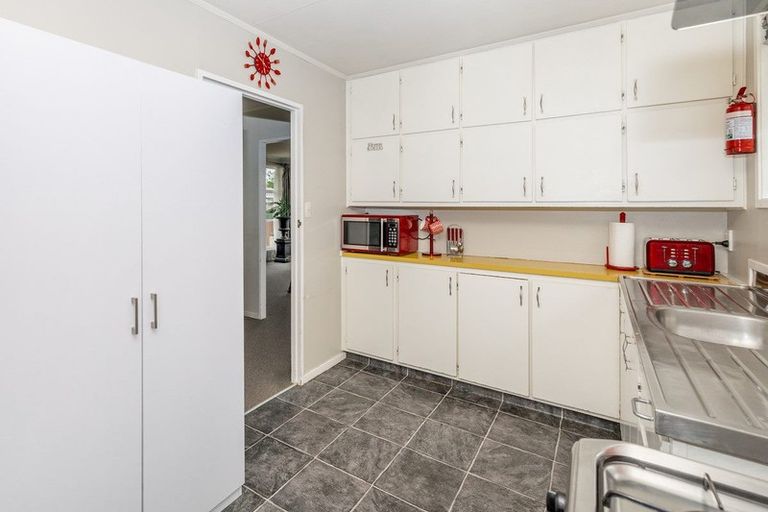 Photo of property in 19 Halswell Crescent, Westbrook, Palmerston North, 4412