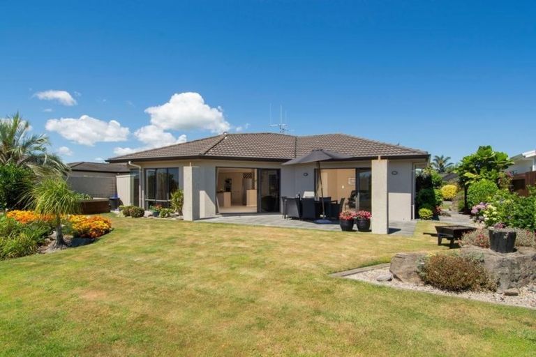 Photo of property in 35 Oriental Parade, Papamoa Beach, Papamoa, 3118