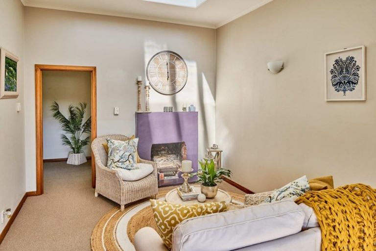 Photo of property in 88 Paremata Road, Paremata, Porirua, 5024