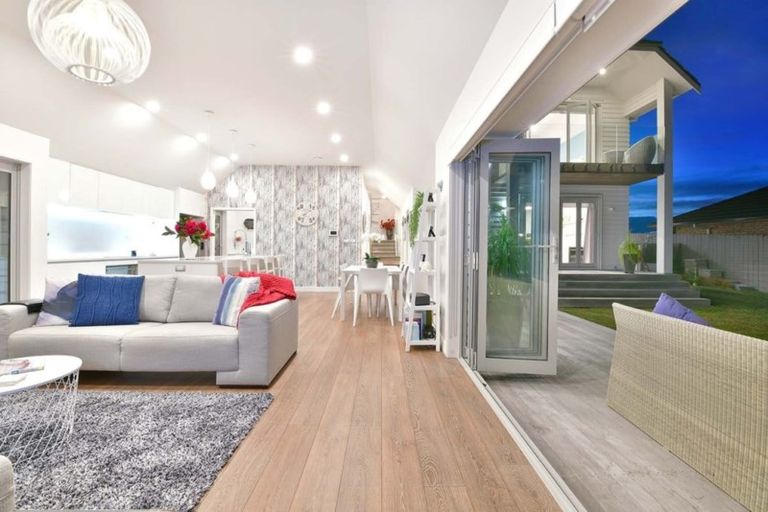 Photo of property in 110 Vipond Road, Stanmore Bay, Whangaparaoa, 0932