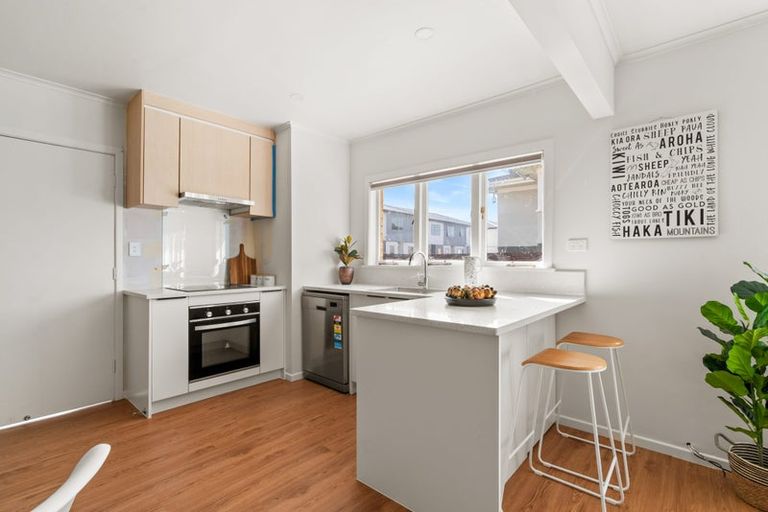 Photo of property in 1/66 Clevedon Road, Papakura, 2110