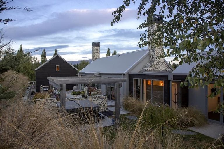 Photo of property in 34 Mountain View Road, Dalefield, Queenstown, 9371