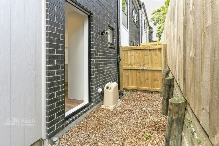 Photo of property in 13 Tokai Place, Glen Eden, 0602