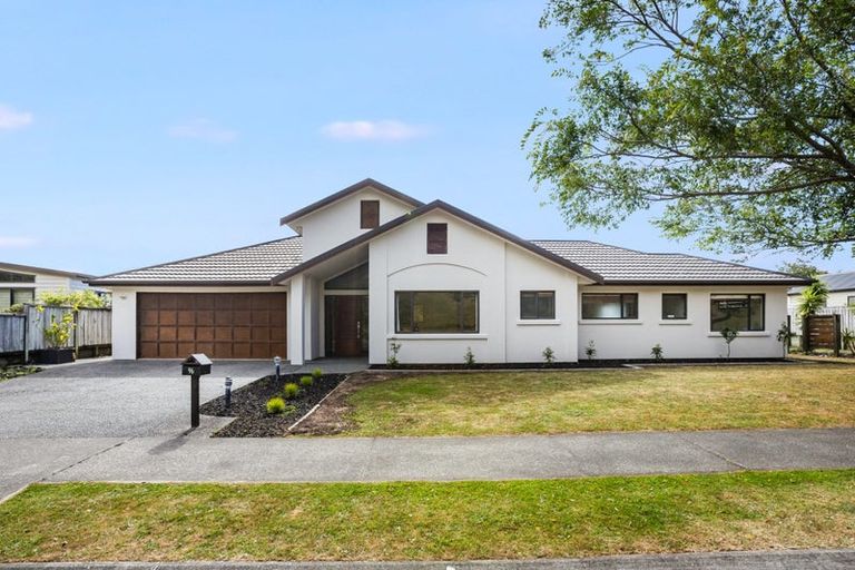 Photo of property in 96 Navigation Drive, Whitby, Porirua, 5024