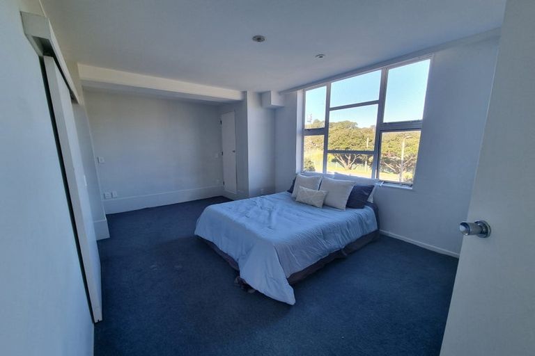 Photo of property in Grandstand Apartments, 37/80 Kent Terrace, Mount Victoria, Wellington, 6011