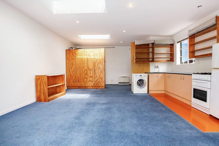 Photo of property in 17 Dover Street, Island Bay, Wellington, 6023