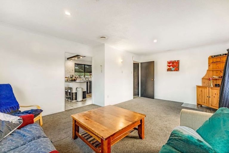 Photo of property in 84 Pioneer Road, Moturoa, New Plymouth, 4310