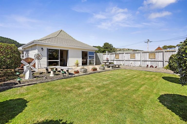 Photo of property in 53 Ranui Terrace, Tawa, Wellington, 5028
