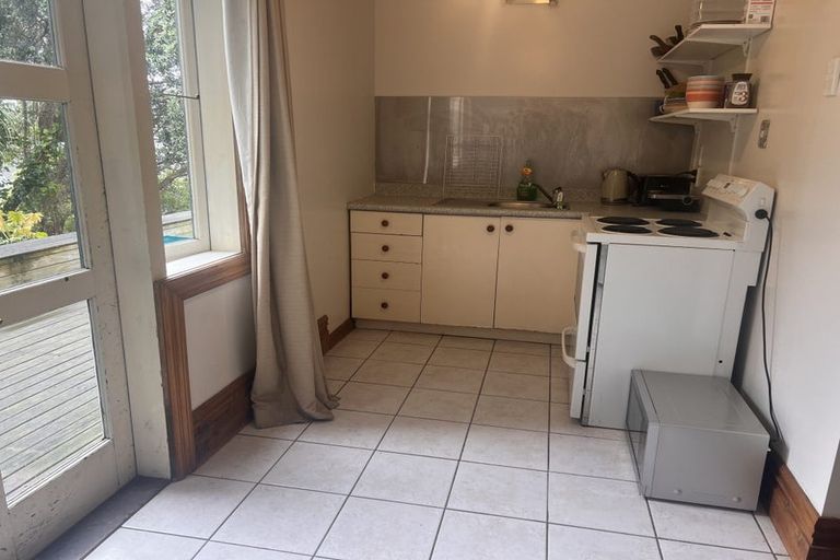 Photo of property in 5 Allenby Terrace, Wellington Central, Wellington, 6011