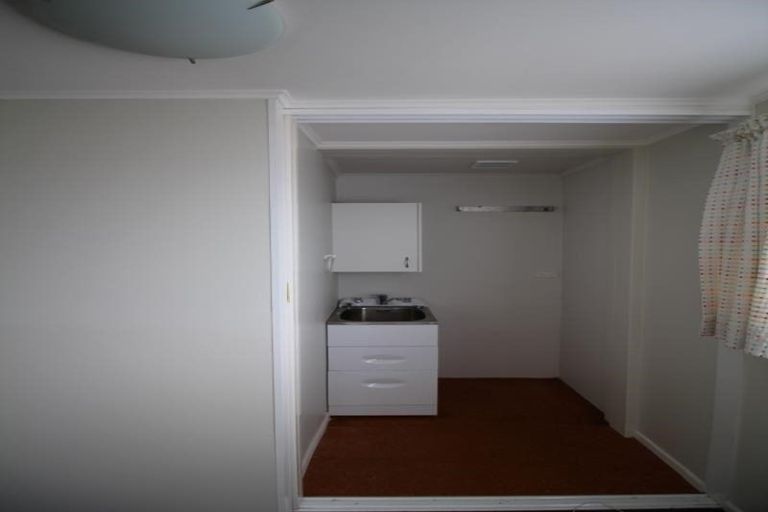 Photo of property in 1 Gaede Terrace, Sunnyvale, Auckland, 0612