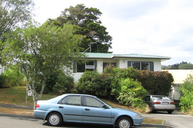 Photo of property in 46 Brightwater Crescent, Totara Park, Upper Hutt, 5018