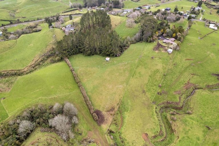 Photo of property in 55 Tarata Road, Inglewood, 4387