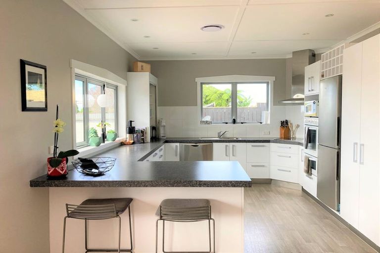 Photo of property in 7 Burns Street, Westown, New Plymouth, 4310