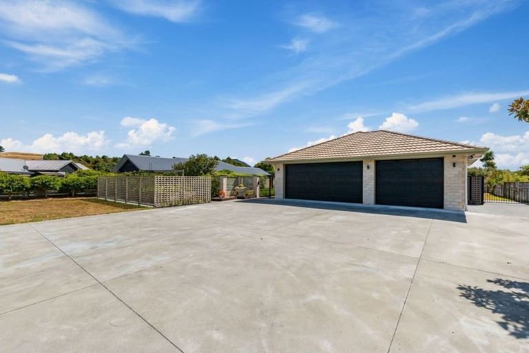 Photo of property in 24 Montgomery Crescent, Kinloch, Taupo, 3377