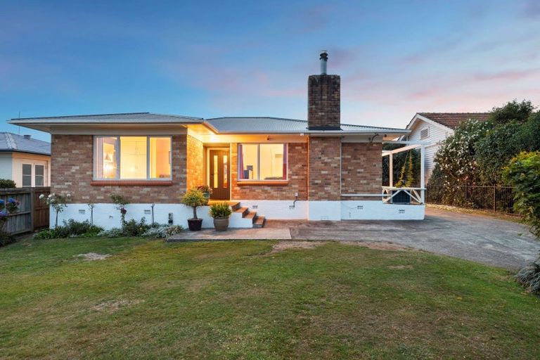 Photo of property in 155 Queen Street, Pukekohe, 2120