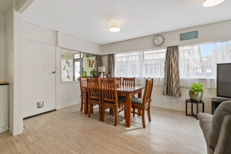Photo of property in 17 Parkland Crescent, Terrace End, Palmerston North, 4410