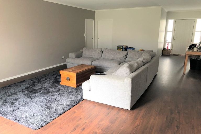 Photo of property in 15 Coutts Way, Fitzherbert, Palmerston North, 4410