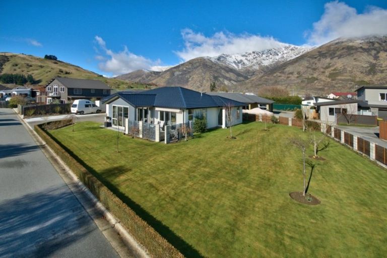Photo of property in 10 Coburn Place, Lake Hayes, Queenstown, 9304