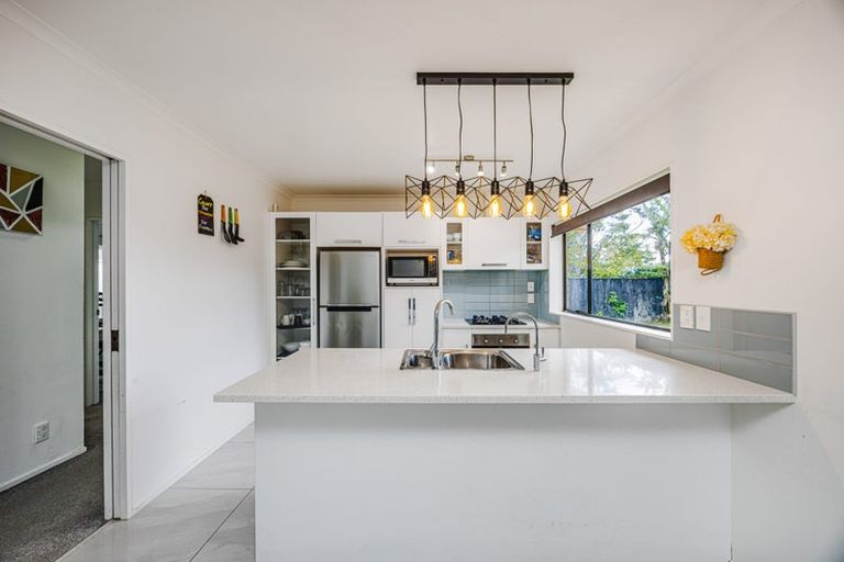 Photo of property in 242 Mahia Road, Weymouth, Auckland, 2103